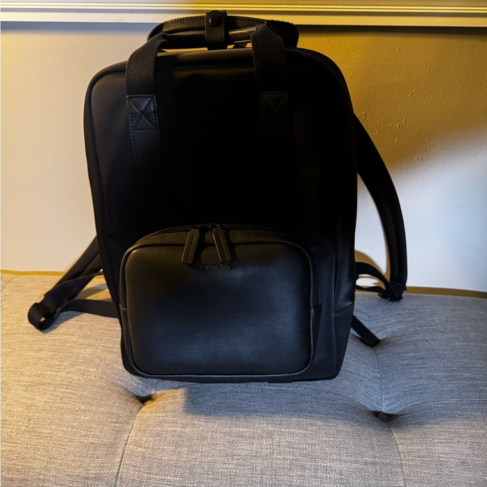 Mono’s Metro Backpack Unisex Black
